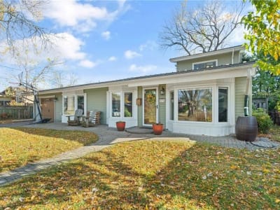 Luxury estate at 5134 Shirley Avenue, Niagara Falls, ON — photo 4