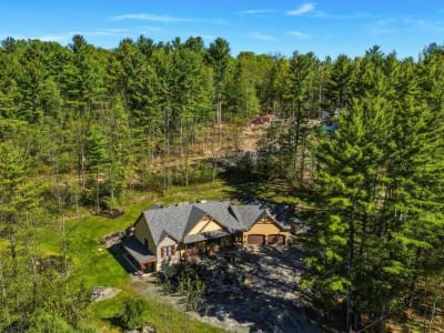 Luxury estate at 265 Rue Rosedale, Ayer's Cliff, QC — photo 2