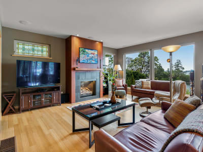 Luxury estate at Brentwood Bay, BC — photo 37