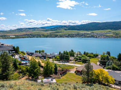 Luxury estate at 7551 Tronson Road, Vernon, BC — photo 2