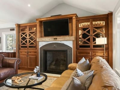 Luxury estate at 389 Clarendon Drive, Hamilton, ON — photo 2