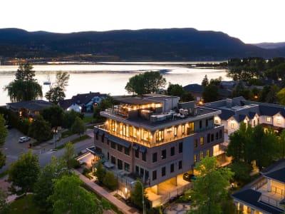 Luxury estate at 2245 Abbott Street, Kelowna, BC — photo 2