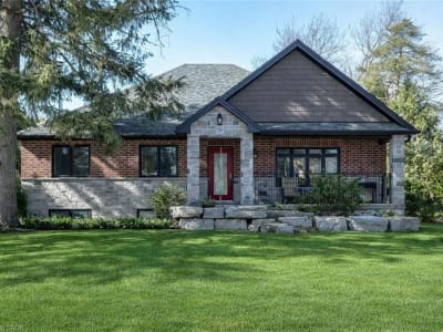 Luxury estate at 389 Clarendon Drive, Hamilton, ON — photo 1