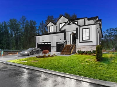 Luxury estate at 11018 243B Street, Maple Ridge, BC — photo 2