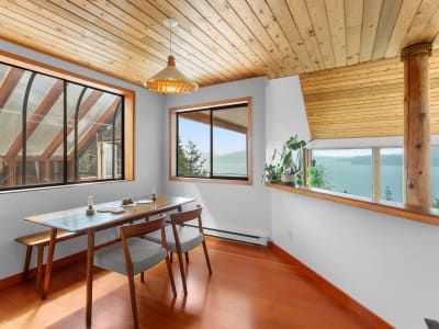 Luxury estate at 270 Mountain Drive, Lions Bay, BC — photo 11
