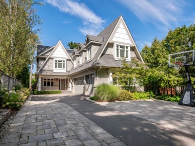 Luxury estate at 3087 Lakeshore Road, Burlington, ON — photo 1
