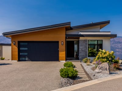 Luxury estate at 9814 Beacon Hill Crescent, Lake Country, BC — photo 2