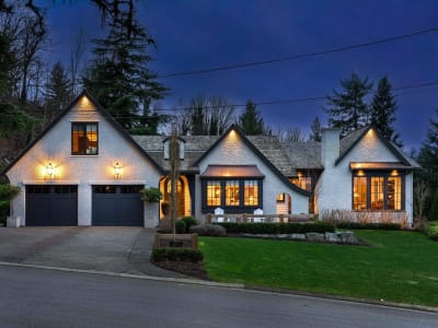 Luxury estate at 32500 Verdon Way, Abbotsford, BC — photo 2