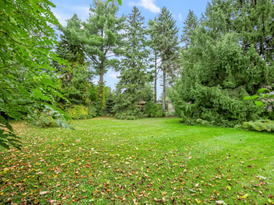 Luxury estate at 49 Thornwood Drive, Hamilton, ON — photo 21