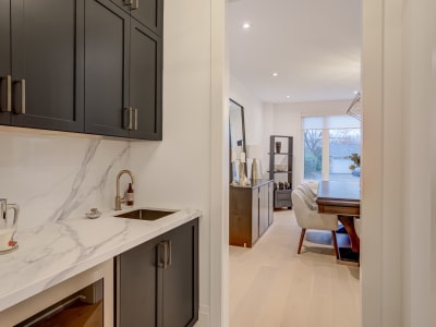 Luxury estate at 102 Cumming Court, Hamilton, ON — photo 11