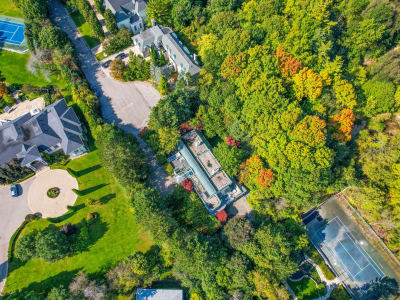 Luxury estate at 18 Timberglade Court, North York, ON — photo 4