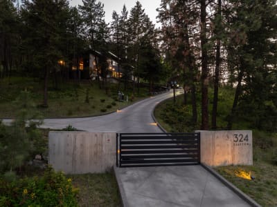 Luxury estate at 324 Clifton Road, Kelowna, BC — photo 1