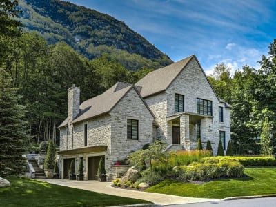 Luxury estate at 528 Rue du Sommet, Mont Saint-Hilaire — photo 3