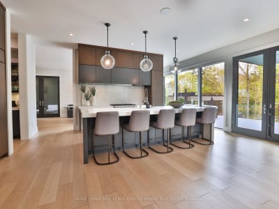Luxury estate at 1102 Crestview Street, Oakville, ON — photo 7