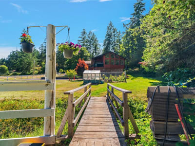 Luxury estate at 1649 Charlton Road, Victoria, BC — photo 18