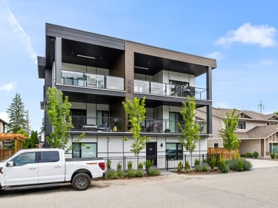 Luxury estate at 640 Wardlaw Avenue, Kelowna, BC — photo 2