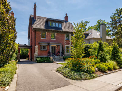 Luxury estate at 3 Whitney Avenue, Toronto, ON — photo 2