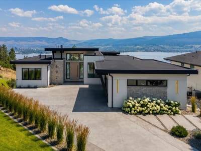 Luxury estate at 692 Lake Court, West Kelowna, BC — photo 1