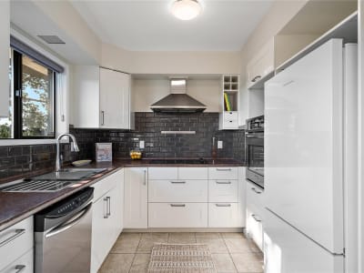 Luxury estate at 4101 Mariposa Heights, Victoria, BC — photo 11