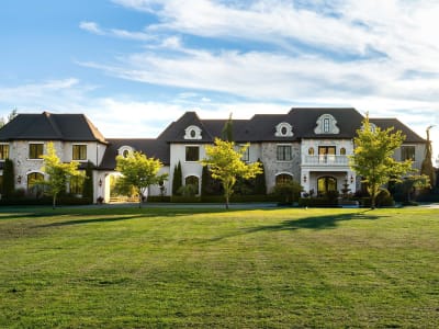 Luxury estate at 687 204 Street, Langley Township, BC — photo 2