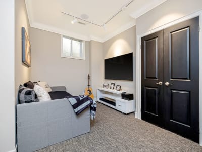 Luxury estate at 19 Lake Street unit 18, Grimsby, ON — photo 6