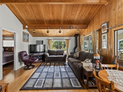 Luxury estate at 5090 Mackinnon Road, Peachland, BC — photo 6