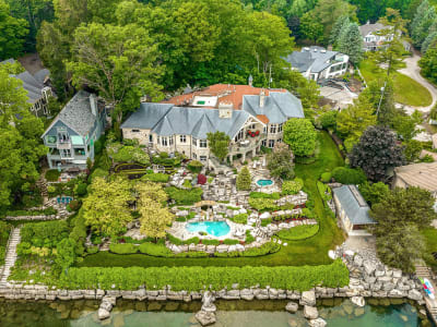 Luxury estate at 872 Whittier Crescent, Mississauga, ON — photo 2