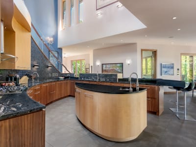 Luxury estate at 5308 Lakeshore Road, Kelowna, BC — photo 8