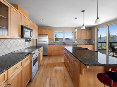 Luxury estate at 9987 Welcome Wynd, Halfmoon Bay, BC — photo 14
