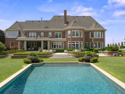 Luxury estate at 91 Fairfield Drive, King City, ON — photo 2