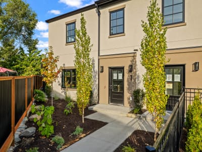 Luxury estate at 1-2957 Conlin Court, Kelowna, BC — photo 2