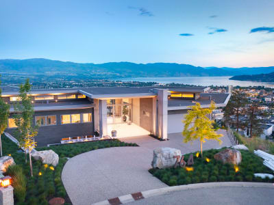 Luxury estate at Kelowna — photo 2