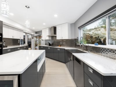 Luxury estate at 3722 Southridge Place, West Vancouver, BC — photo 8