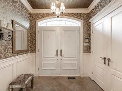 Luxury estate at 533 Rue des Falaises, Mont-Saint-Hilaire, QC — photo 4