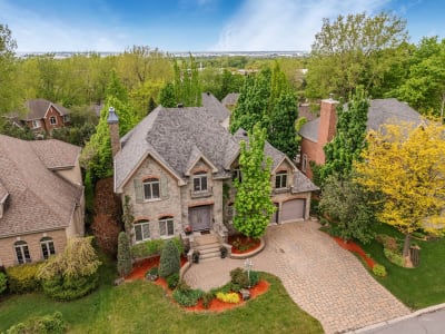 Luxury estate at 533 Rue des Falaises, Mont-Saint-Hilaire, QC — photo 1