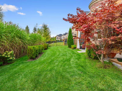 Luxury estate at 28 Chuck Ormsby Crescent, King City, ON — photo 9
