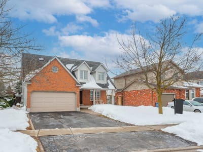 Luxury estate at 44 Pacific Place, Guelph — photo 2