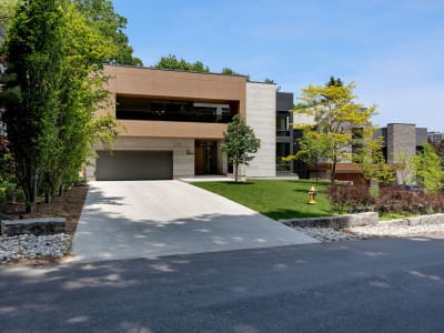 Luxury estate at 11 North Drive, Toronto — photo 2