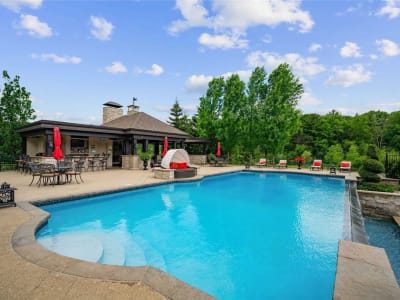 Luxury estate at 76 Scotch Valley Drive, King City — photo 4
