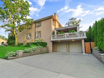 Luxury estate at 14 Delbrook Court, Hamilton, ON — photo 3