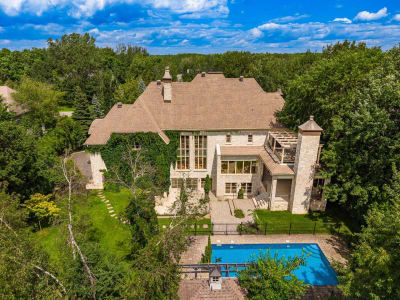Luxury estate at 708 Rue des Châtaigniers, Boucherville, QC — photo 2