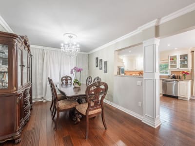 Luxury estate at 63 Deerglen Terrace, Aurora, ON — photo 8