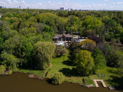 Luxury estate at 1510 Pinetree Crescent, Mississauga, ON — photo 2
