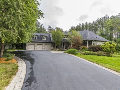 Luxury estate at 37 Ranch Rd, Brantford, ON — photo 1