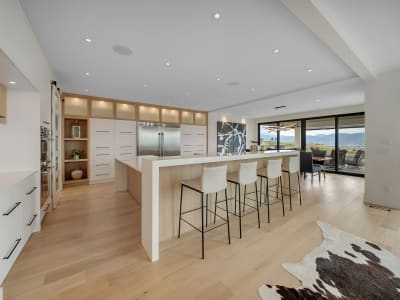 Luxury estate at 5725 Mountainside Drive, Kelowna, BC — photo 8