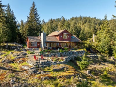 Luxury estate at 1004 Cowan Point Drive, Bowen Island, BC — photo 2