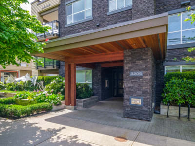 Luxury estate at 3205 Mountain Highway #118, North Vancouver, BC — photo 1
