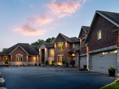 Luxury estate at 814 Binkley Road, Hamilton, ON — photo 1