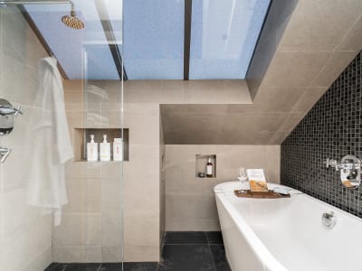 Luxury estate at 3262 West 1st Avenue, Vancouver, BC — photo 16
