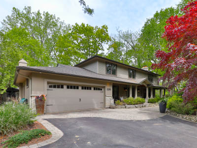 Luxury estate at 1293 Greenoaks Drive, Mississauga, ON — photo 2